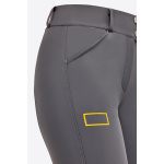 BRW005_JS004_8D00_5 High Waist Riding Breeches är tillverkade i stretchigt och tekniskt tyg med ton-i-ton grepp för bästa greppet i sadeln. En unik funktion i modellen är greppet som är gömt inuti linningen. Linningen är perfekt för att fästa bättre på din skjorta eller t-shirt. Dragkedjan framtill förstärks av dubbel knäppning och stora öglor för att bältet ska sitta som bäst. Slutdelen av byxorna omsluter vaden under stöveln och har en andningsbar effekt. Snygg kontrasterande tryckt RG-logga som ger byxorna en modern look.